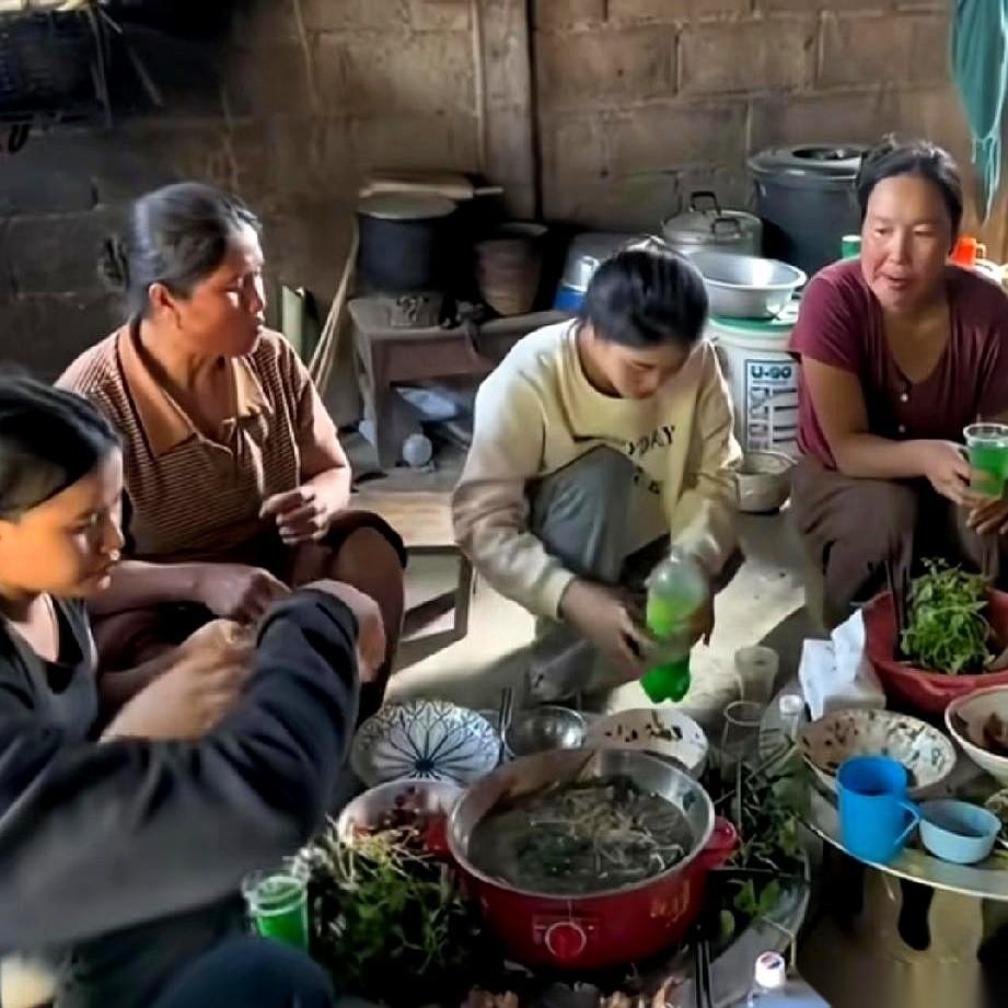 哎哟我去，蜜她这趟回老挝，真不是闹着玩的！我刚刷到视频，人都瘦脱相了，她哥哥嫂子