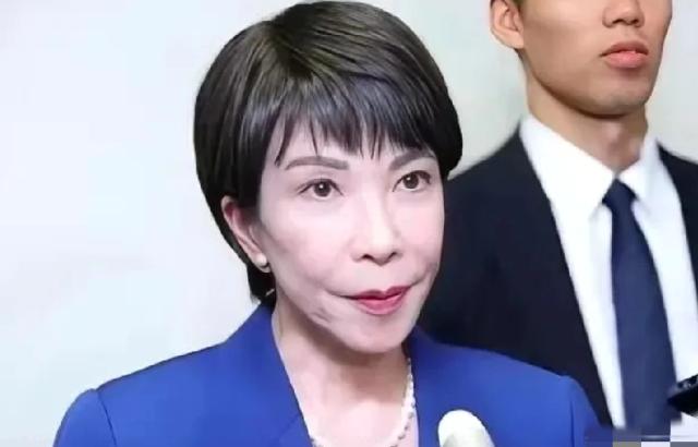 高市早苗玩得太精！两场献花全是套路，去越南访问，越南官方特意安排她给胡志明雕像献
