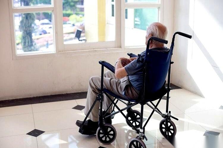 热炕头，小烧酒，一觉醒来，半边身子没了知觉。这不是电影，这是我老家，东北，冬天