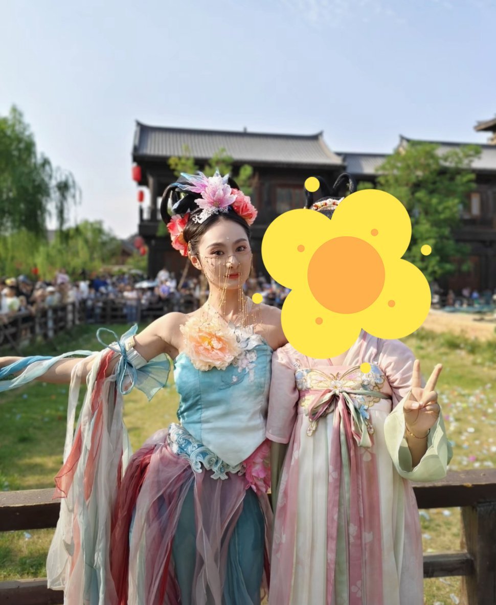 我去洛阳一定要找飞天小姐姐合张影，可能的话让她打我一拳，我想看看她到底多大力气，