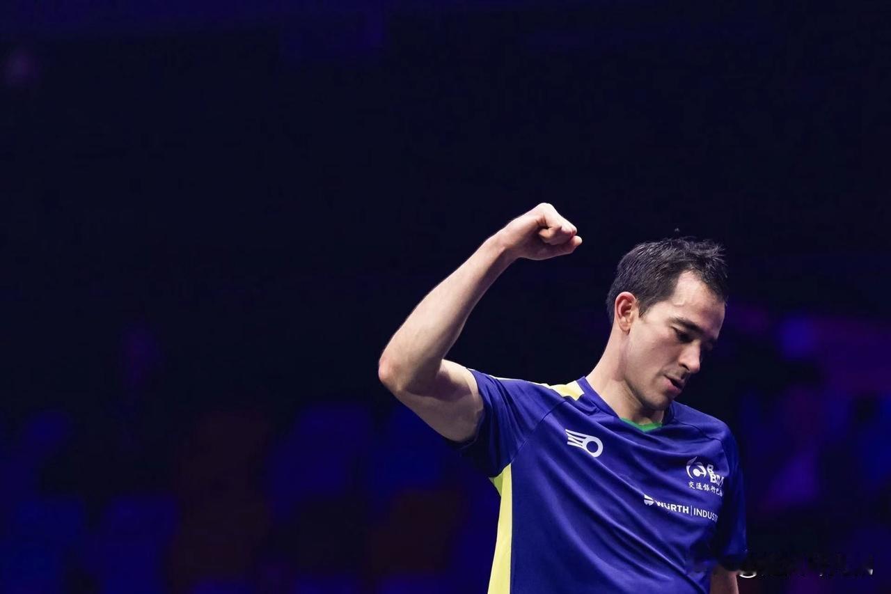 一二号种子同一天1：3回家了。11月7日，法兰克福冠军赛的一二号种子选手都回