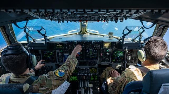 如果中美开战，美军会不会全面轰炸中国？这么说吧，只要美军轰炸机敢来到中国，东风快