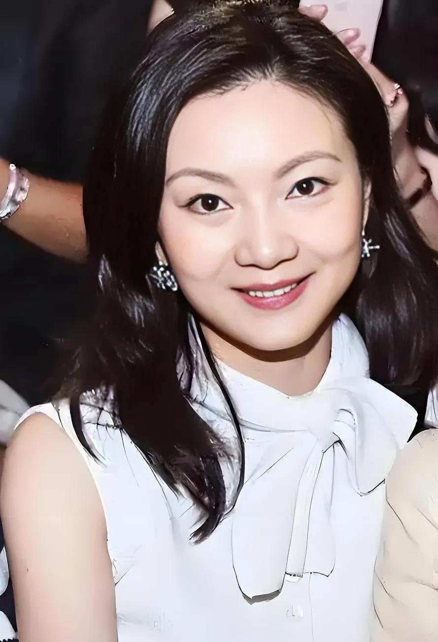瞬间理解张艺谋，为什么他对自己老婆如此痴迷了！不是他喜欢年轻的，也不是美女