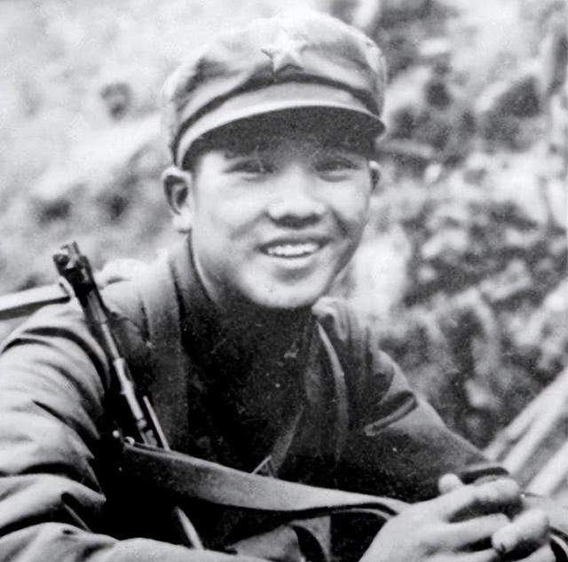 1979年2月17日，对越自卫反击战打响，1名通信员方炎权刚出连部10多米就不幸