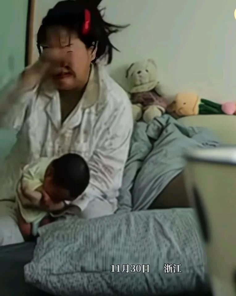 新手妈妈不会喂奶，导致刚出生10天的宝宝呛奶，宝妈不会处理，崩溃大哭，宝妈说