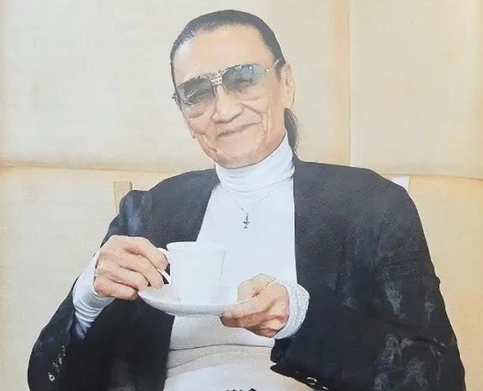 谢贤说，一千万根本不算钱，我从来没有为钱犯过愁。不得不说，他就是天生富贵命，19