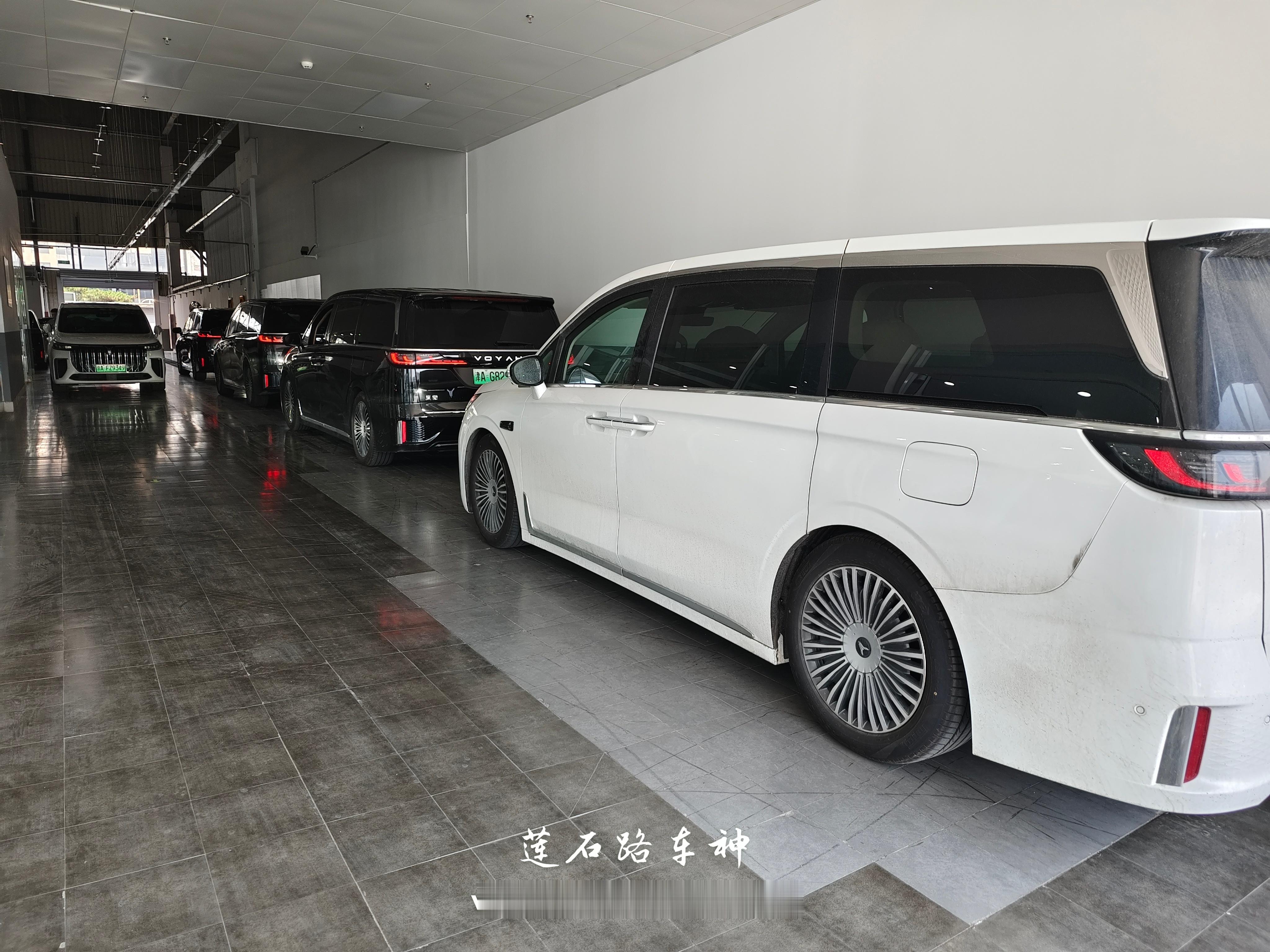 给我的岚图梦想家做个保养，明天准备开着它错峰出游提前过端午假期了[大笑][大笑]