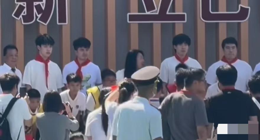 林昀儒戴上红领巾真的像高中生一样，魏桥致力于打造最强的乒乓球梯队建设，王楚钦