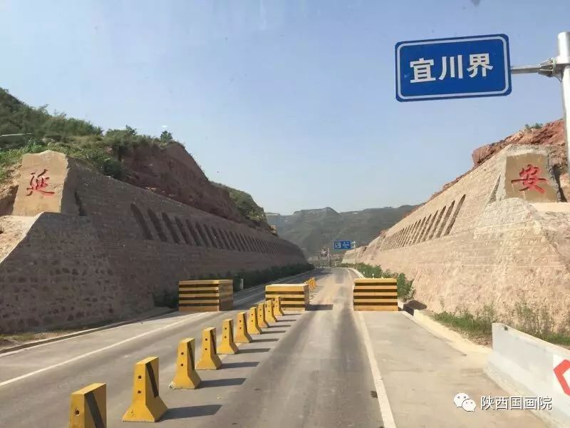 沿黄公路延安宜川段多处设障, 车辆无法通行