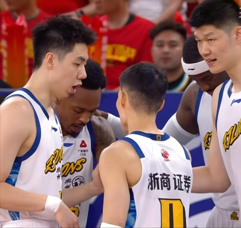 现在的广厦男篮问题太大，可不仅仅是孙铭徽发挥不稳定的问题，也不是其他人不够努力，