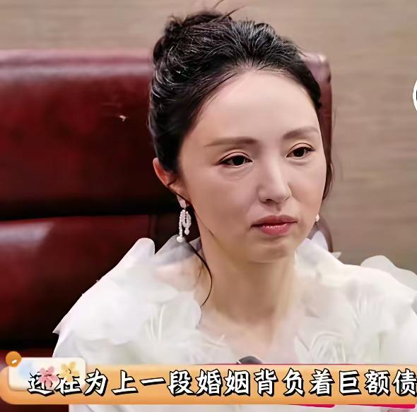 董璇终于卸下坚强的伪装自爆早已负债累累现在拍戏全都是为了还债只要价格合适就