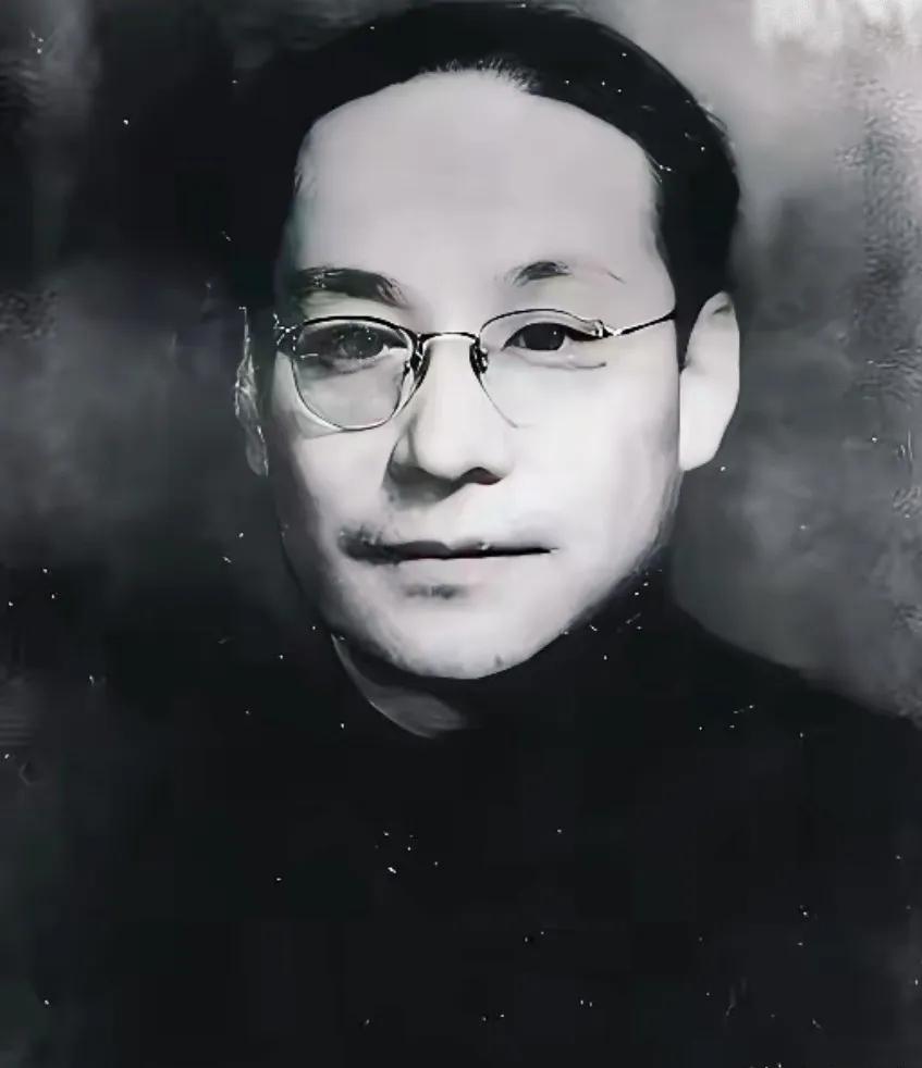 1940年，打入日伪内部的刘人寿，正用电台给党组织发报，几名日军突然冲了进来，他