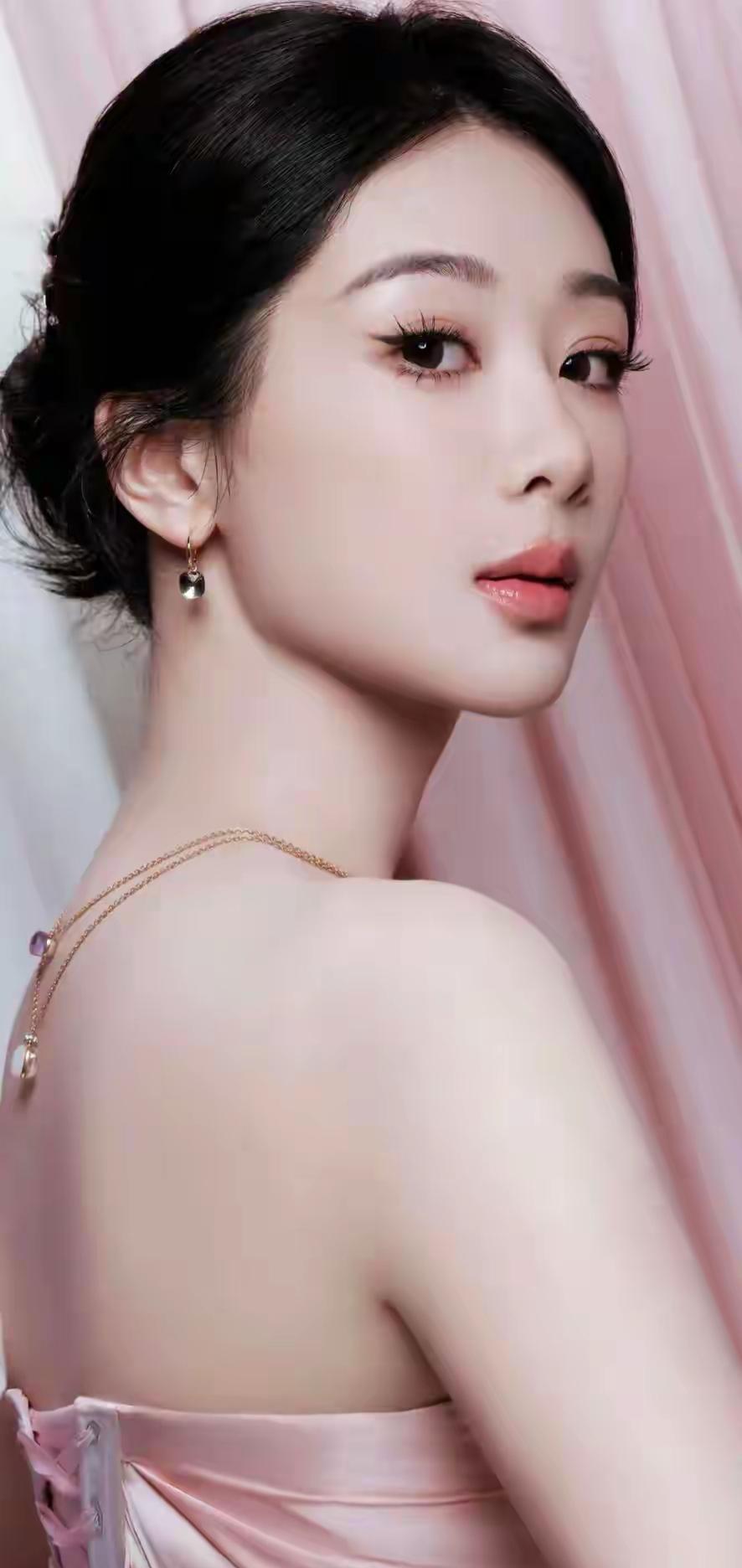 杨紫的5张美照，每帧都是珍藏版杨紫容貌变化杨紫金鸡奖造型杨紫金鸡百花奖