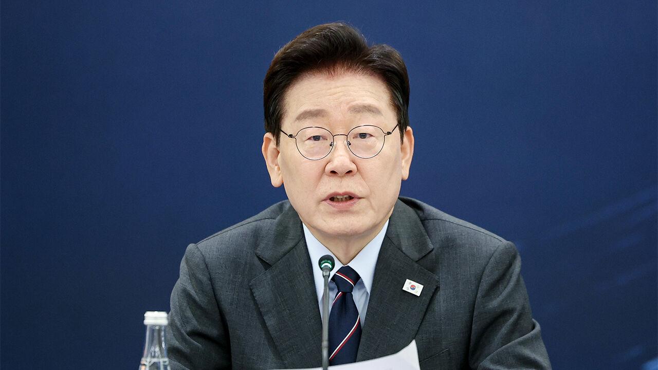 彻底炸锅！泽连斯基撕毁约定得罪韩国。乌总统泽连斯基在联大会议发言时曝出已把2名被
