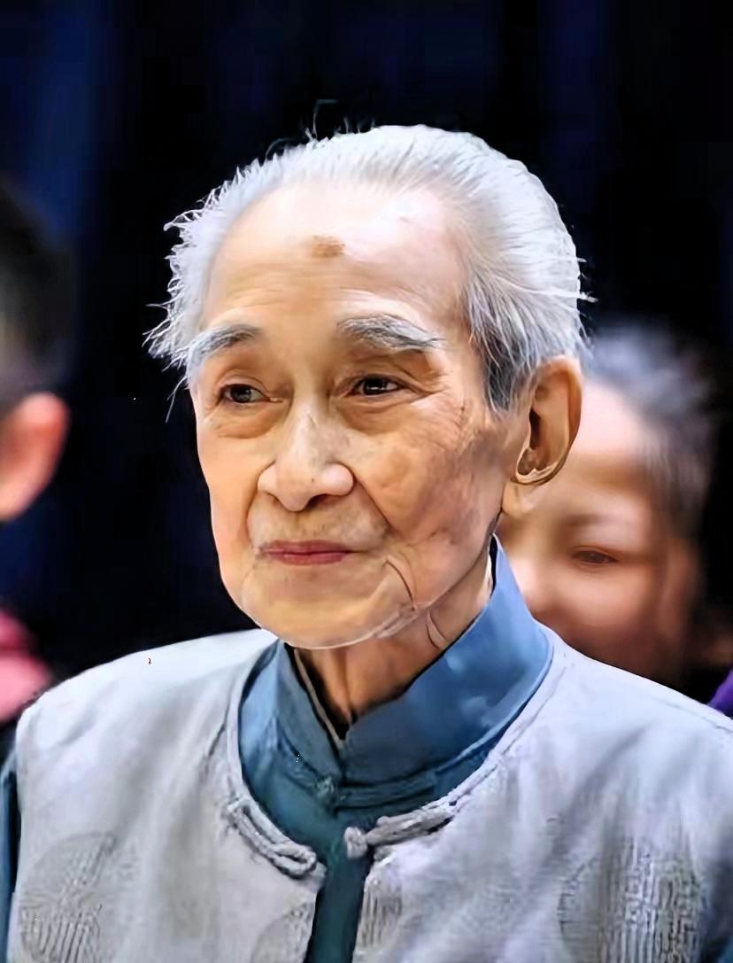 南怀瑾：“我年轻时，一位高人对我讲了两点，我受益一辈子。第一，看世界上任何东西要