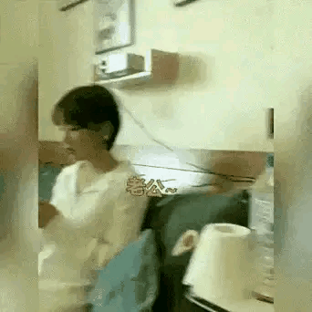 据我观察，他对你闺蜜有意思