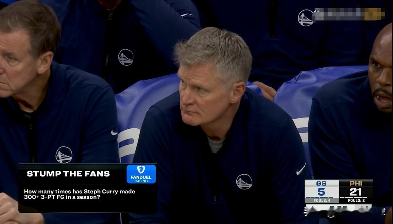 勇士主帅科尔真是彻底的懵了！在今天勇士客场挑战76人的比赛中，当时比赛进行到了第