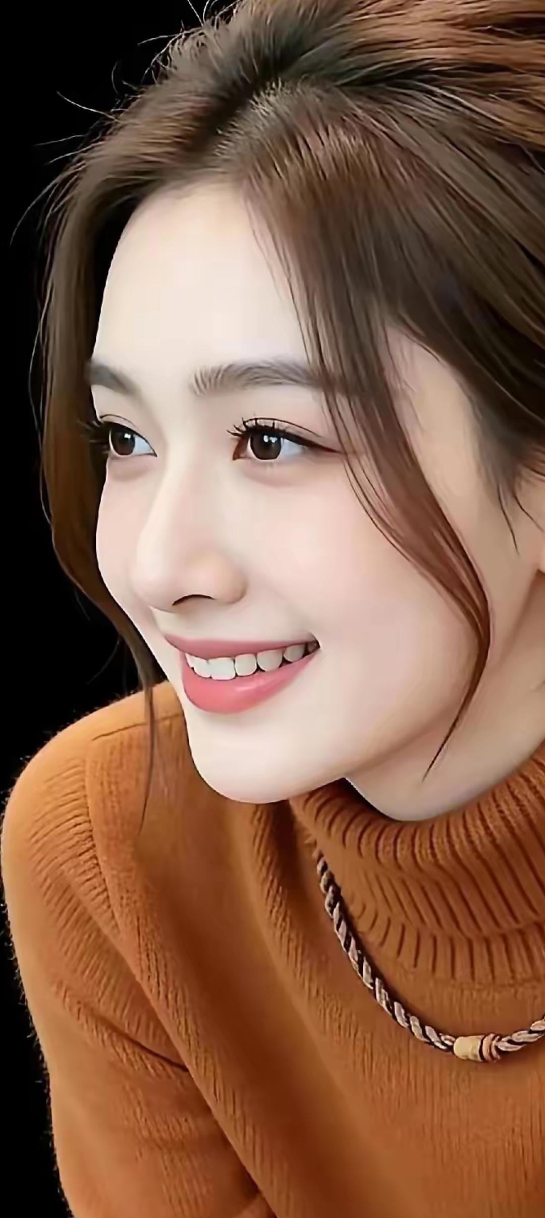 甜美笑容，暖心瞬间，元气满满的一天从微笑开始！😊🌞