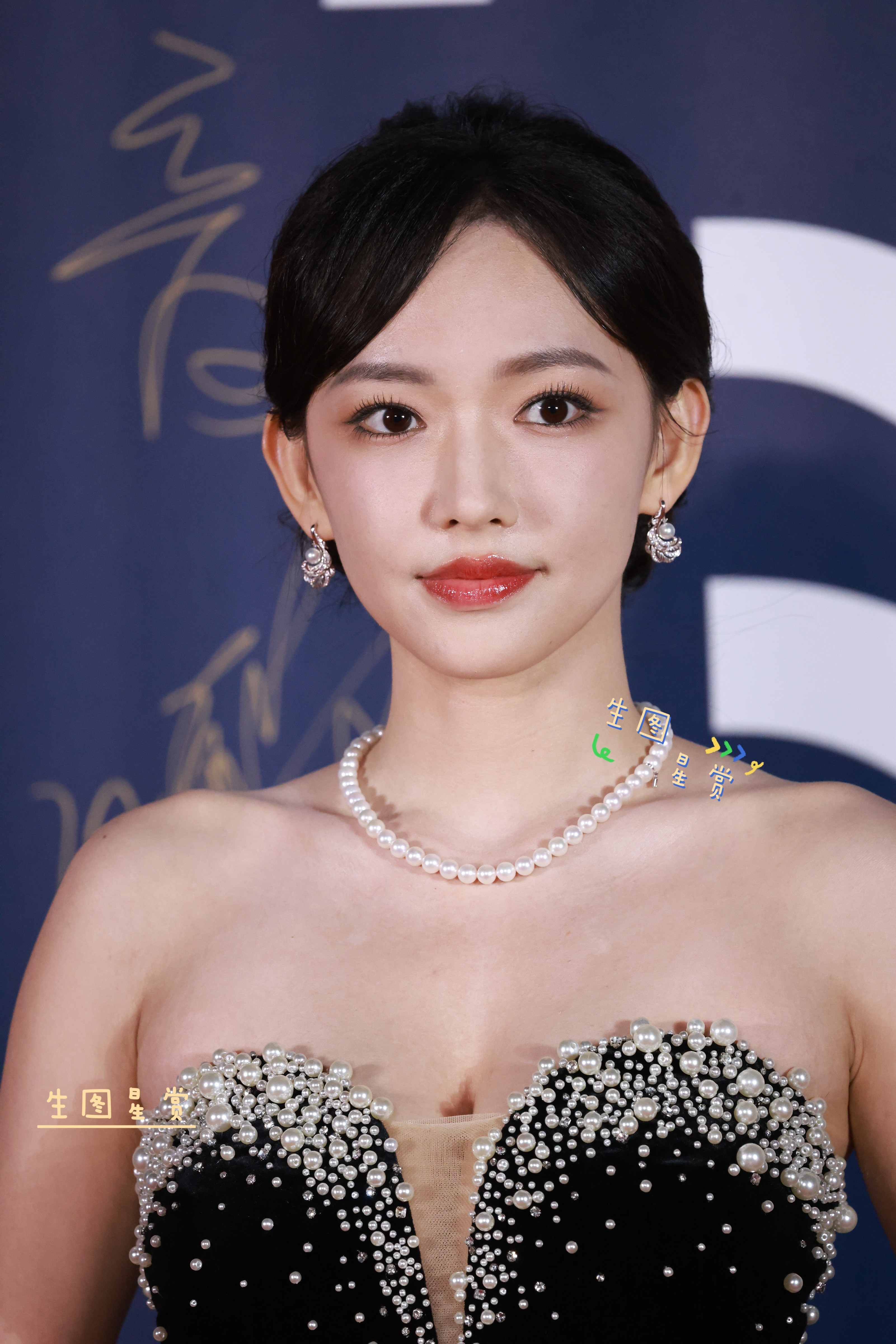 程潇亮相海浪电影周红毯，状态超好的美潇程潇​​​