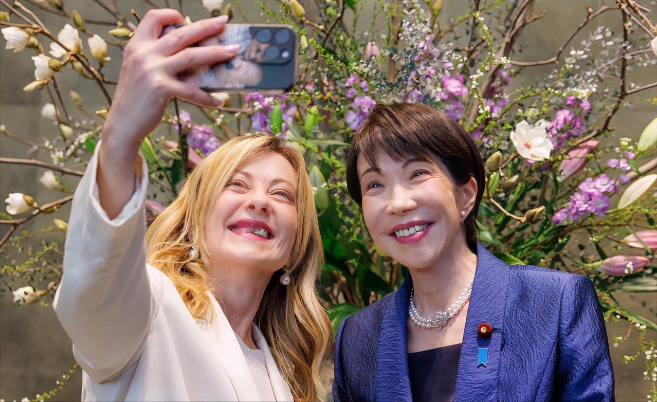 《日本外交“显眼包”高市早苗：用诡异热情坑惨意大利的“温柔陷阱”》