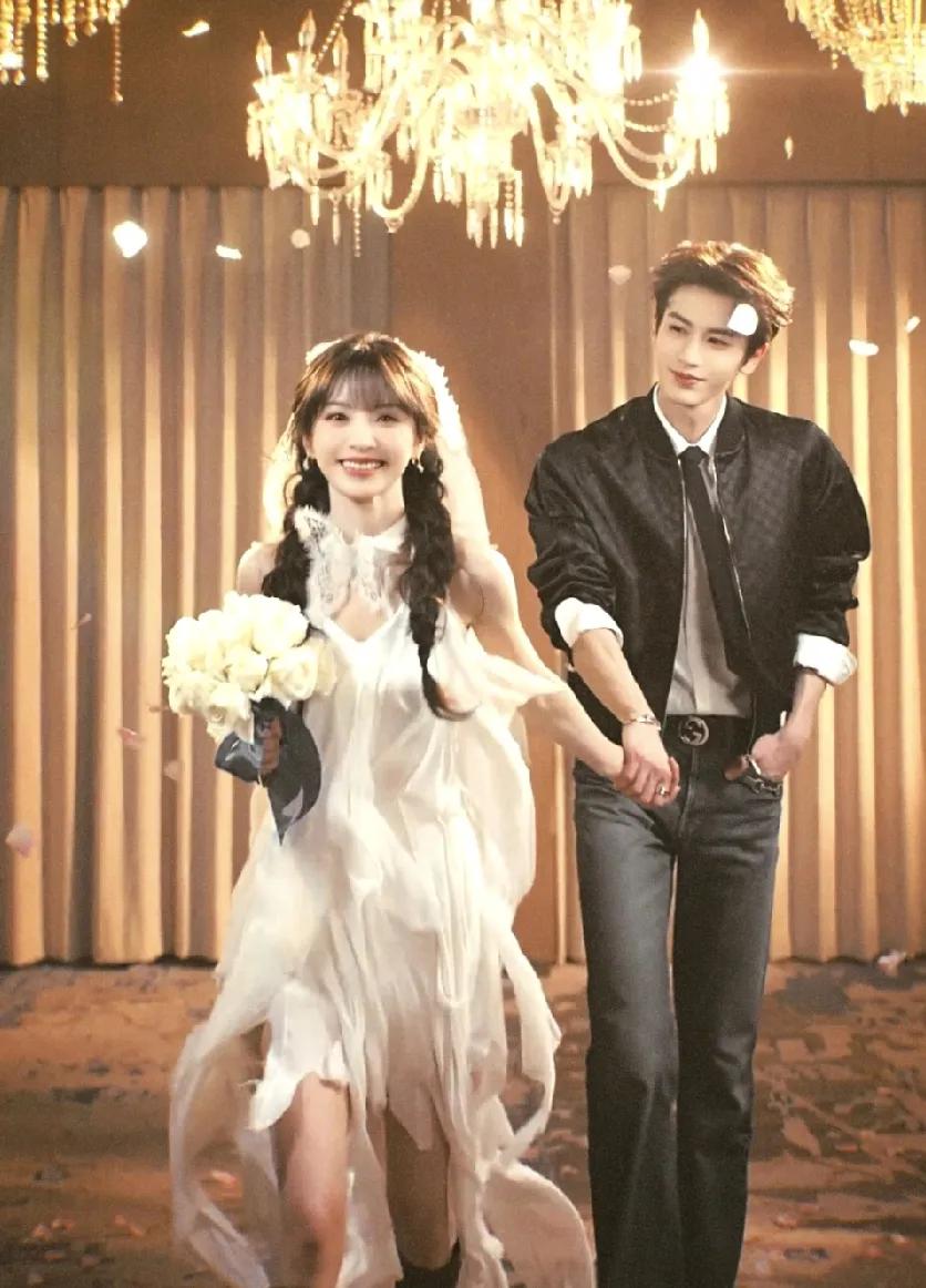 我信了，内娱每个演员要上升顶流时，都要遇到一次浴火涅磐，就如张凌赫和田曦薇。张