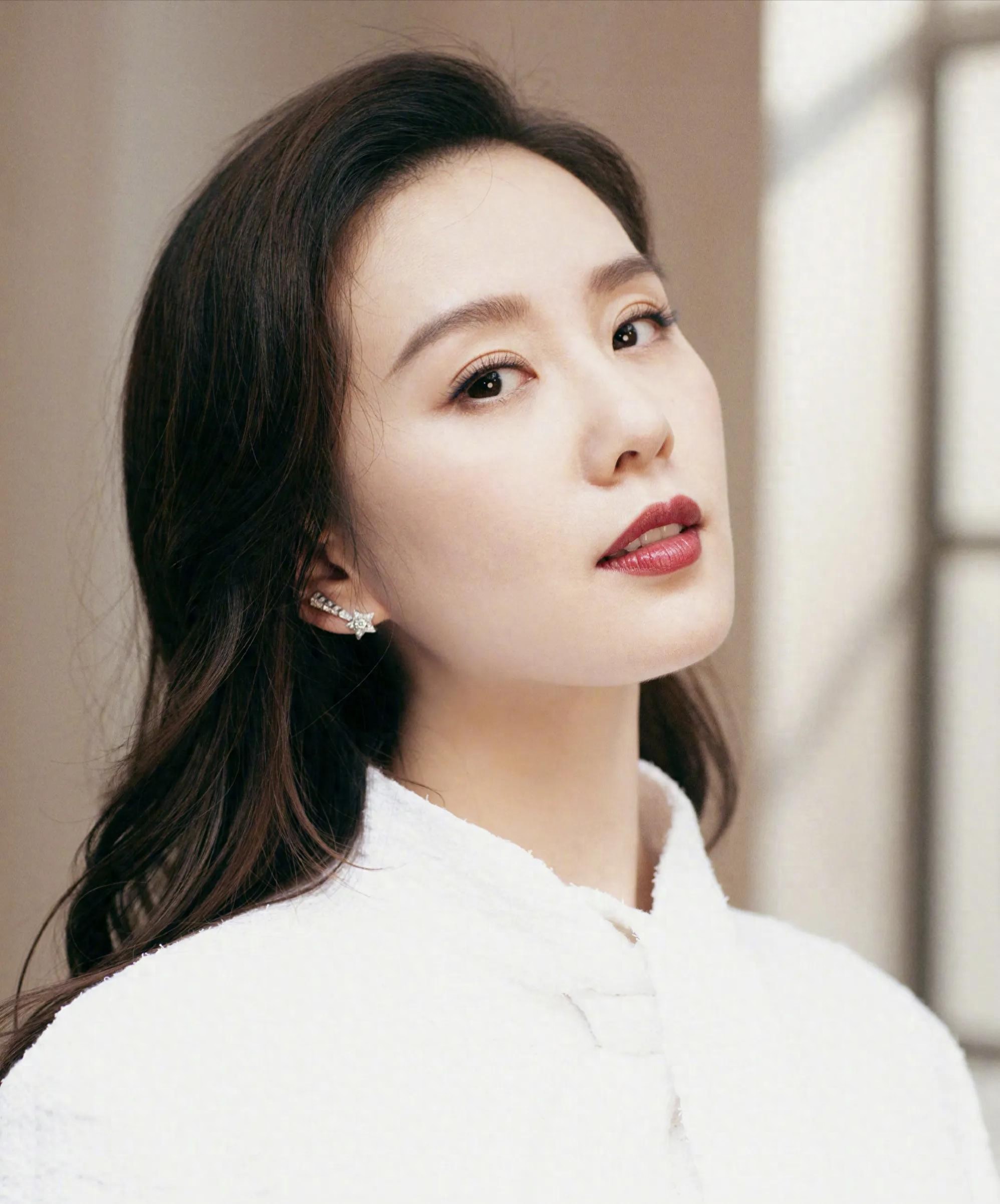 80后花旦女星刘诗诗写真：闭月羞花、高贵典雅