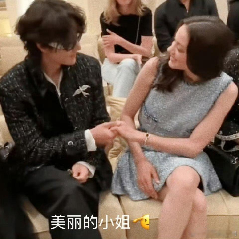 握手的前摇笑死我了王一博你真的好纯情​​​