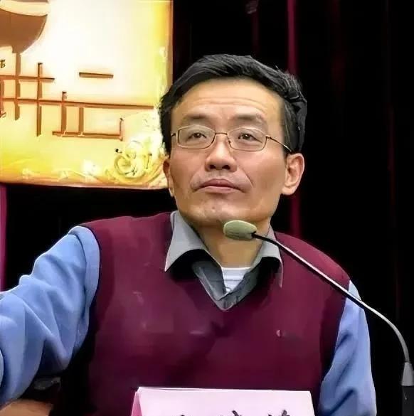 复旦大学王德峰教授再次语出惊人：“我母亲生前很节俭，你扔她东西她就发火。她走后我