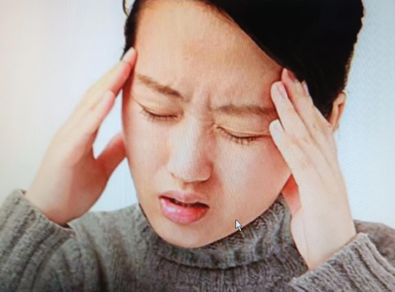 半夜3-4点总醒可能由以下原因导致：1.生物钟紊乱：作息不规律、倒