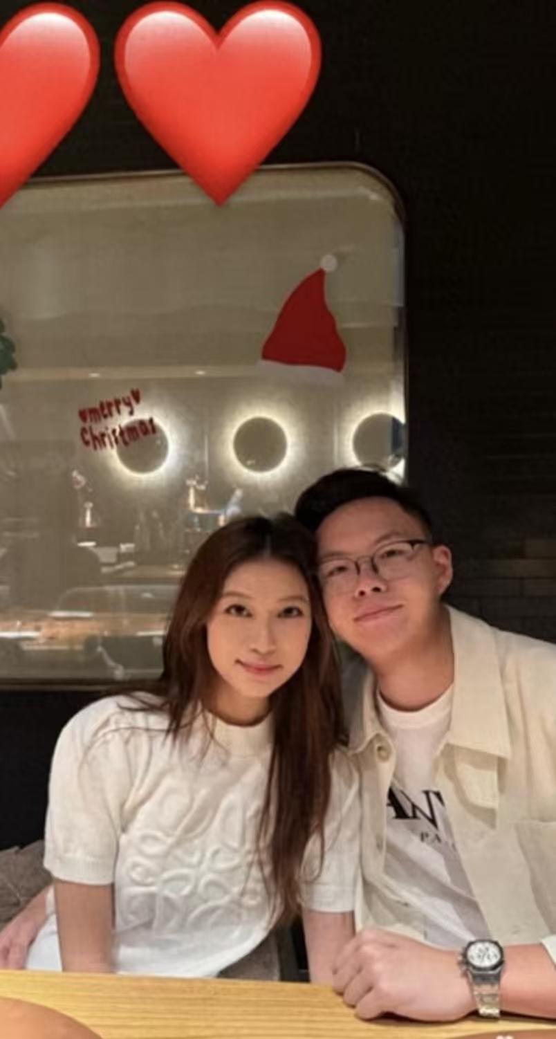 曾华倩儿子快结婚了，从这方面看，曾华倩比刘嘉玲有福！曾华倩27岁的儿子林浩贤晒