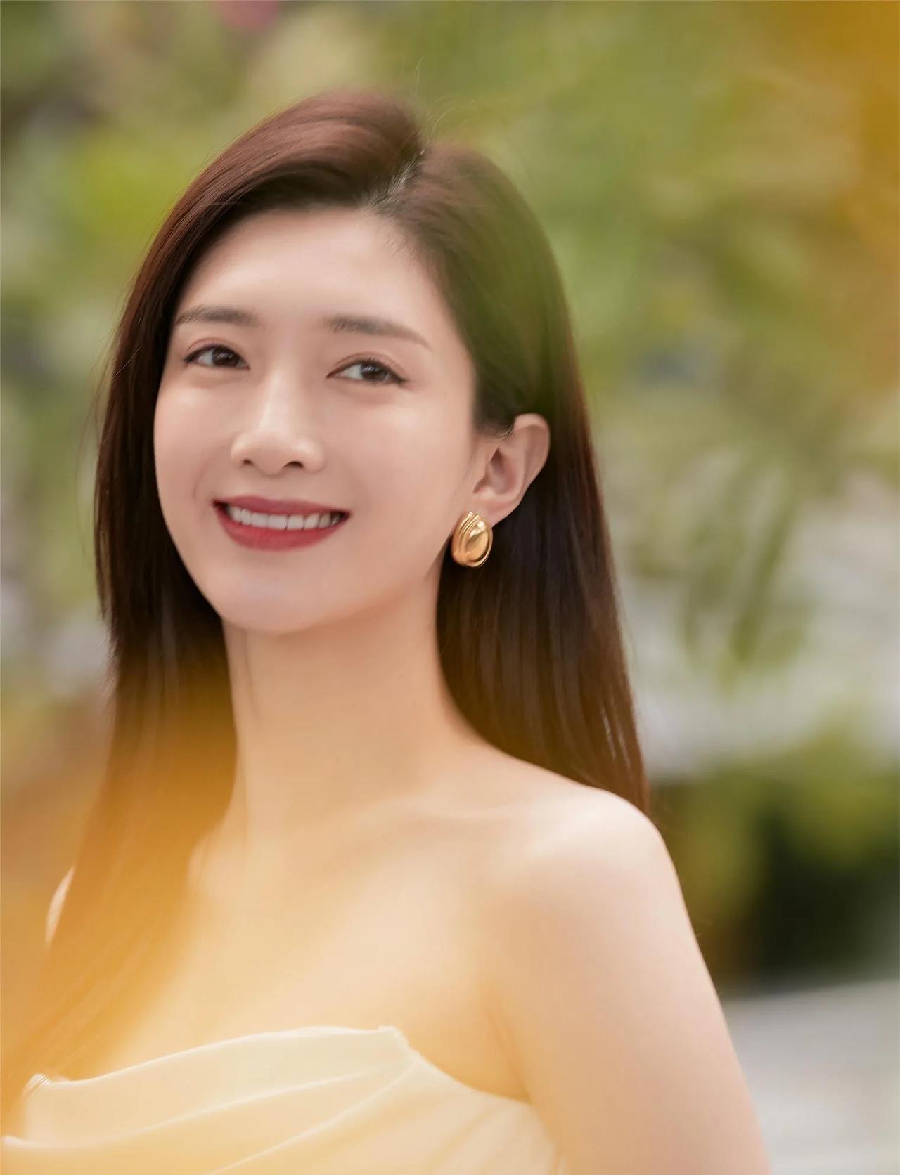 一觉醒来、江疏影的天塌了！！网上爆料：一线顶流女星去海外产子，所有证据都指向
