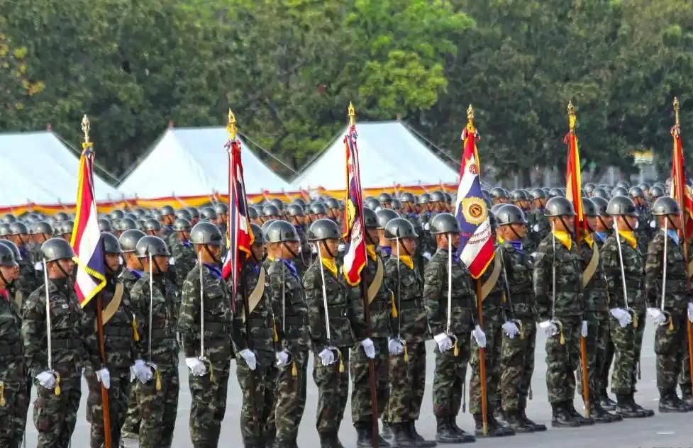 泰国不希望美国介入泰柬冲突，因为不想得罪大国，还想接着打。在交战了4天之后，泰柬