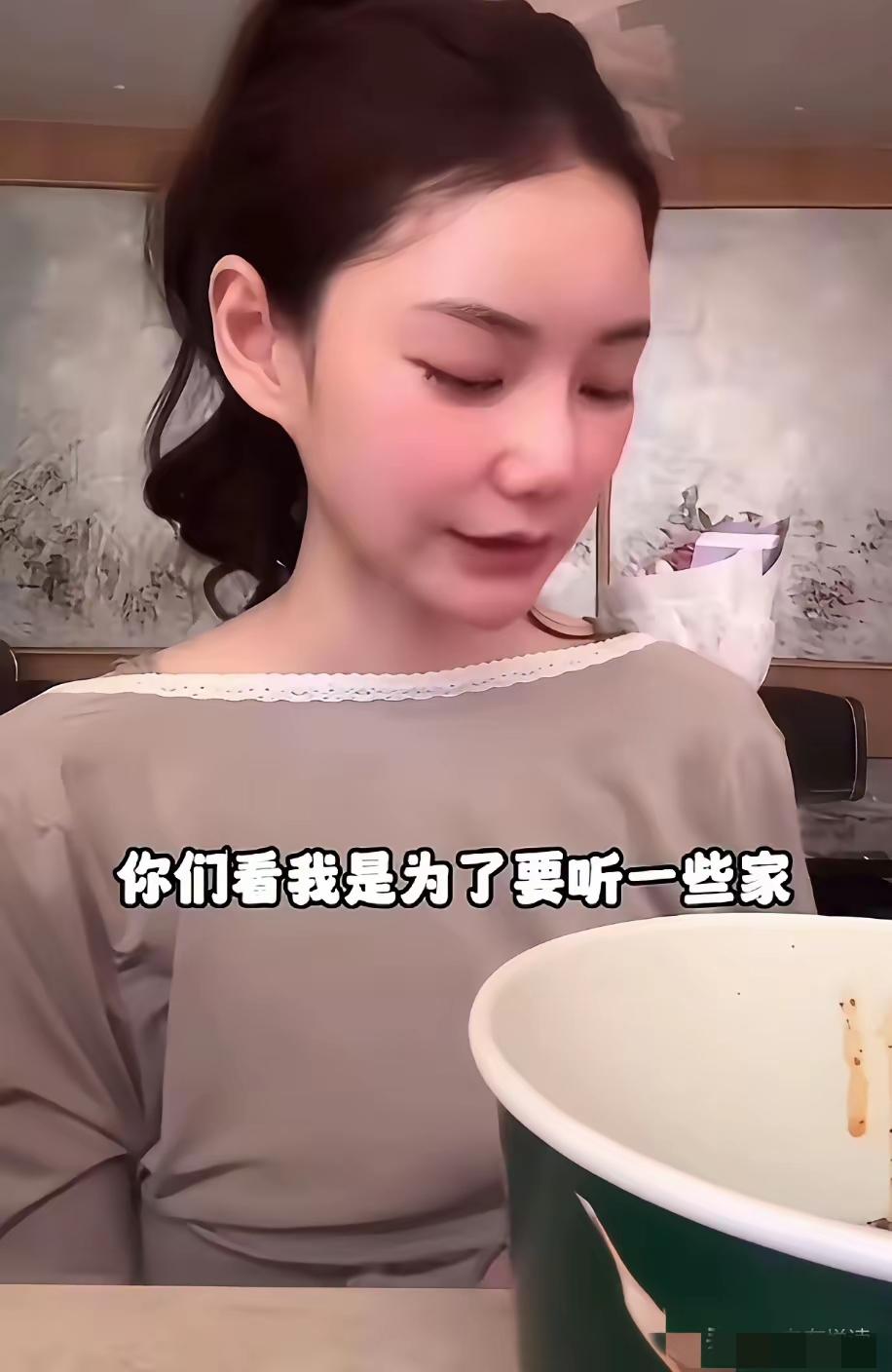 马筱梅直播时发问挺耐人寻味的。她问大家是想听家事，还是因为她是汪小菲老婆、还是她