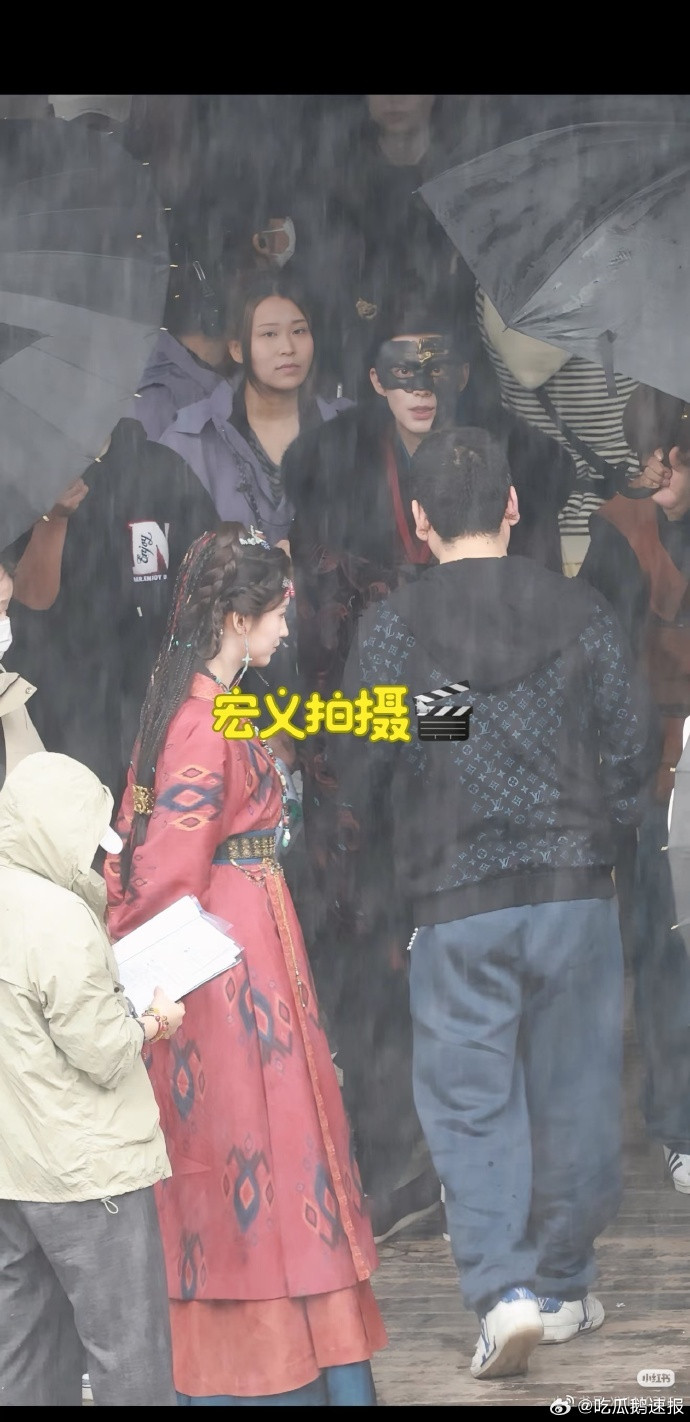 王鹤棣戴面具路透王鹤棣谢景行戴面具造型将门独后王鹤棣路透王鹤棣《将门独后》戴面