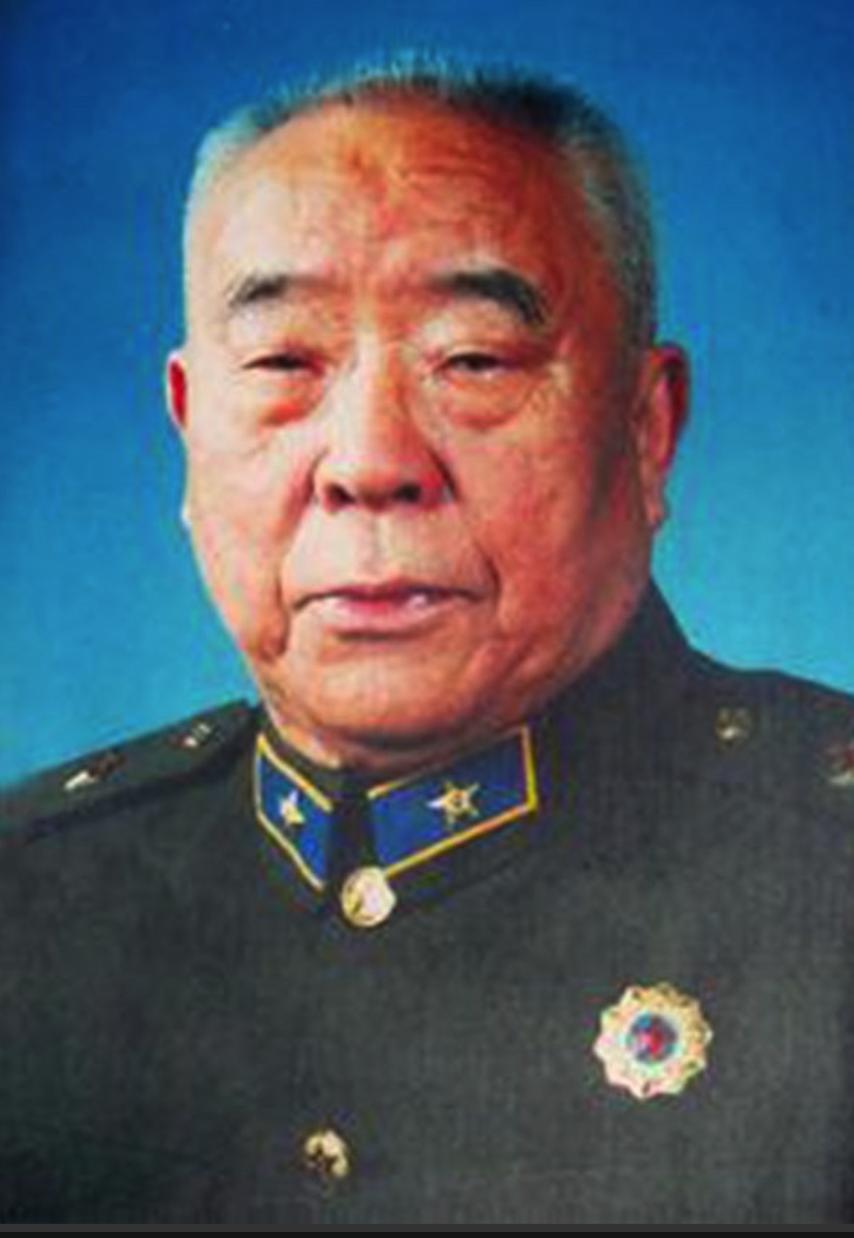 1937年，一个护士给西路军伤员清洗伤口时，突然“啊”地叫出声。几个男医生听
