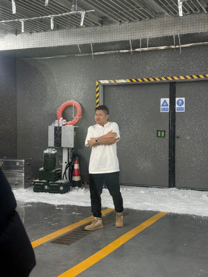 我们的羽绒服横评明天上线。这次选了60元到16000元不同价位的羽绒服，聊聊它们