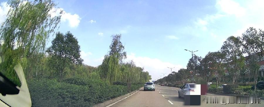 有一说一，小米汽车的颜值在车企中是数一数二的。看看小米的第2款车小米YU7，在