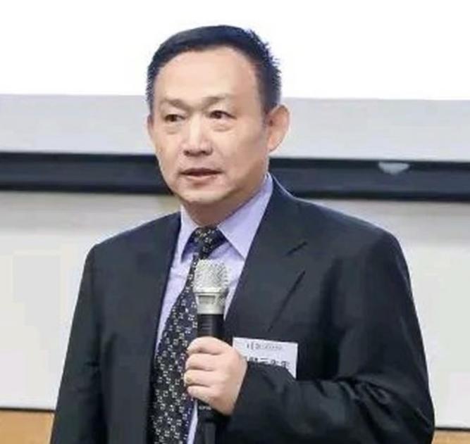 卢麒元10月12日再次重磅发声，苦口婆心地呼吁人民币升值，他说“不忍心亲爱的祖国
