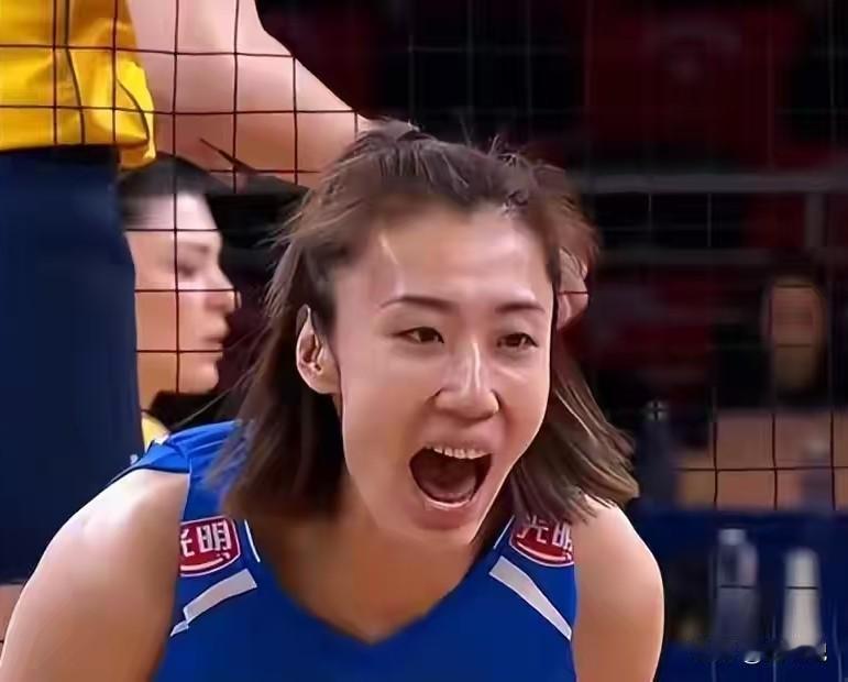 虽败犹荣！世界女排联赛联赛土耳其站第三场，中国女排对决巴西女排。经过4局的鏖战，
