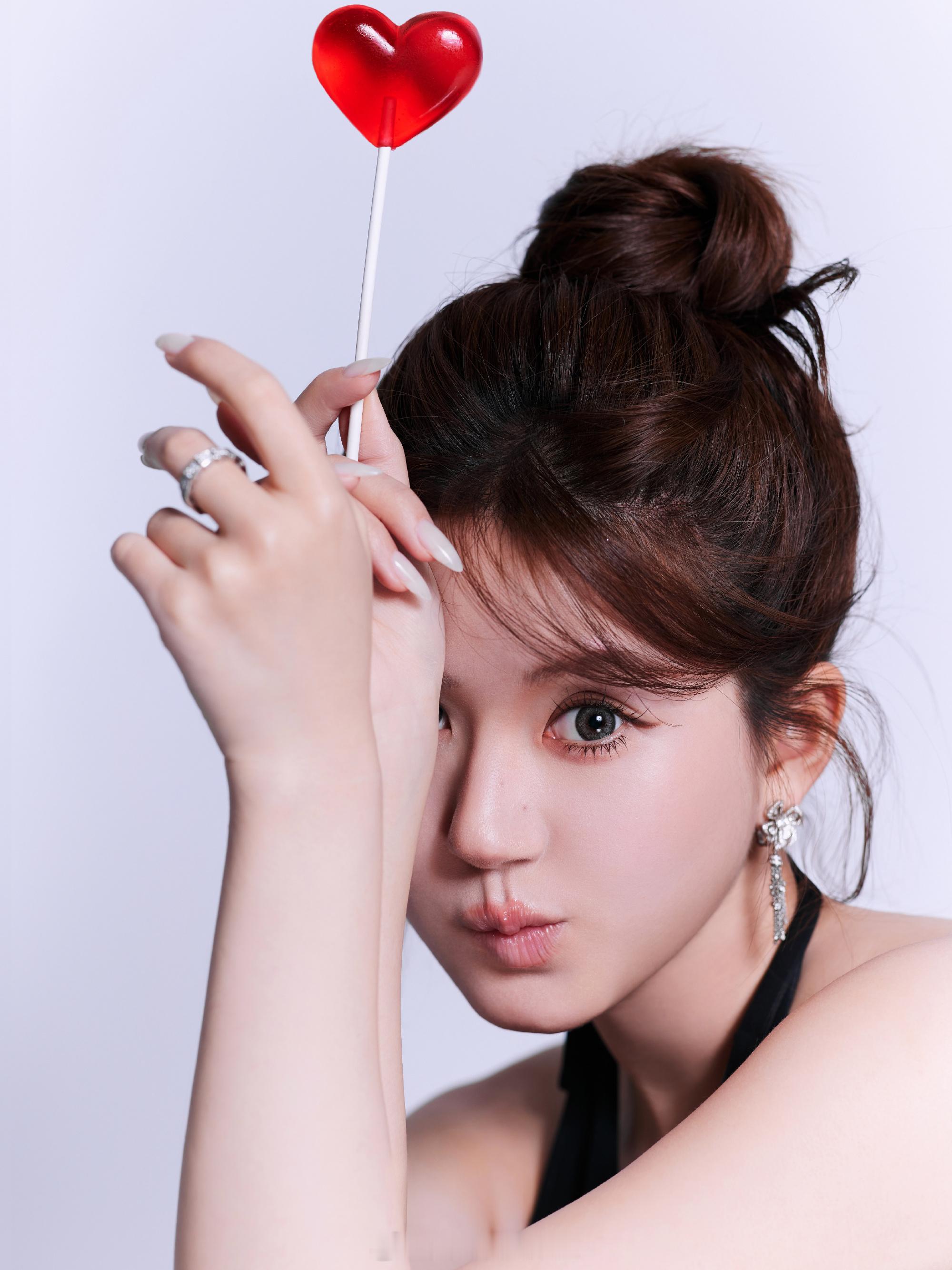 赵露思微醺甜杏妆大片​​​