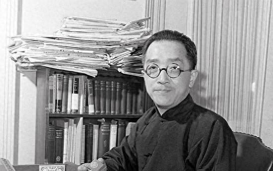 1957年2月16日毛泽东在怀仁堂宴请知识分子代表时，就胡适的是非曲直和功过