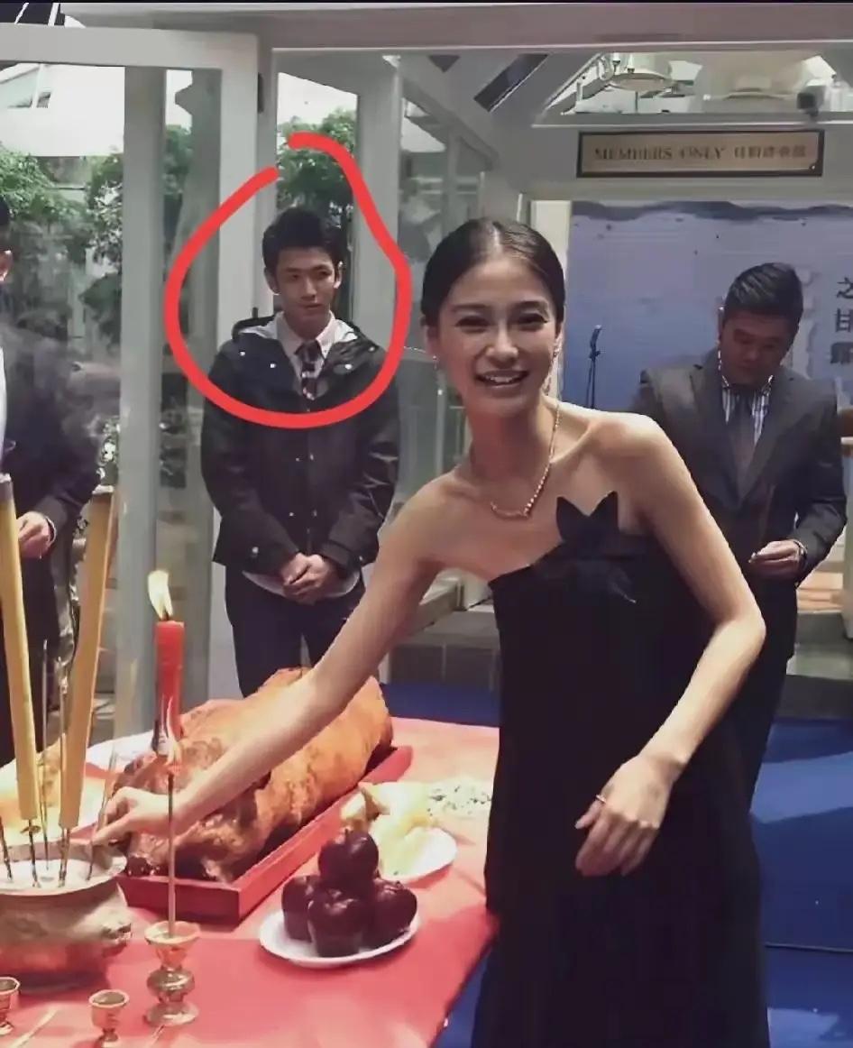 杨颖后面这位好面熟，就是想不起来名字了