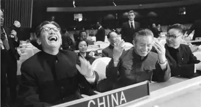 1971年，我国重返联合国，却遭到一小国强烈反对，26年后，此国向联合国求助，被