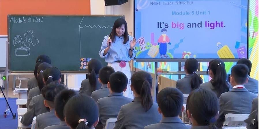 外媒集体施压，不让我们降低英语考试权重？有学者建议适当下调英语考试分值，平