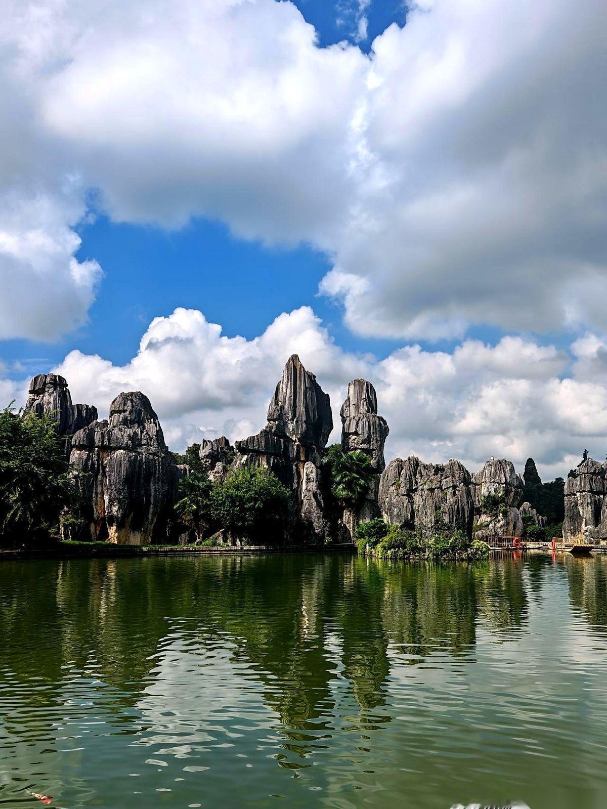 千万别跟我提什么老年大学、旗袍队。那哪是养老，那是换个地方上班，心更累。我算