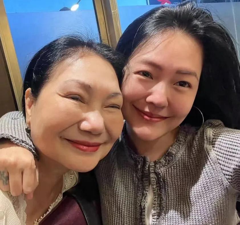 沉寂数月的S妈，终究还是按捺不住了。失去了汪小菲这个“大财主”，她的一系列操作实