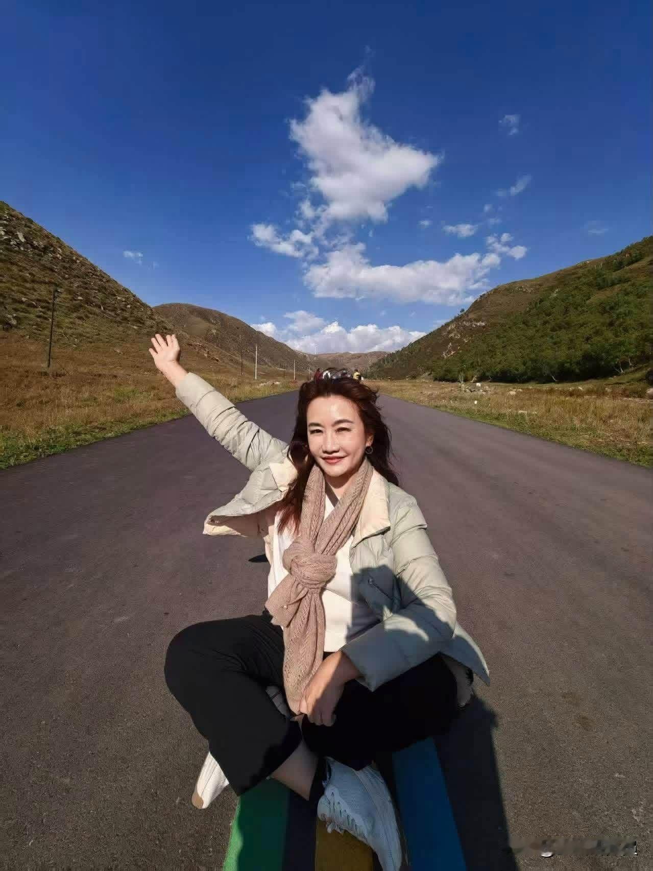 台媒体人王浅秋今（12日）在脸书发文表示，我们一家人到中国大陆内蒙古玩，但感觉内