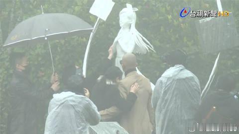 崔始源去了大S纪念雕像仪式崔始源去了大S纪念雕像仪式家人们，最近娱乐圈又有大瓜啦