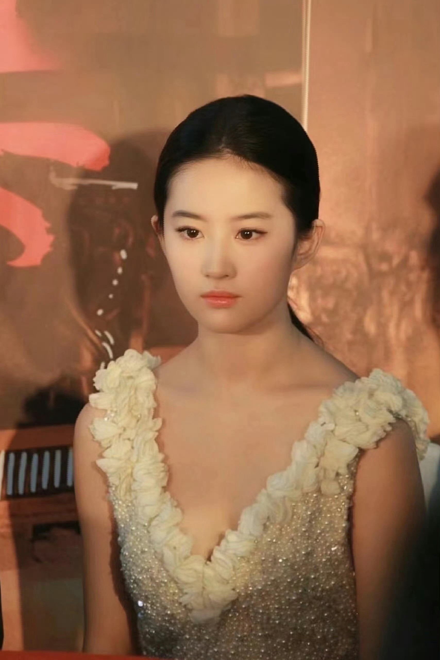 好争气的一颗头把世界上最普通的发型衬成这样