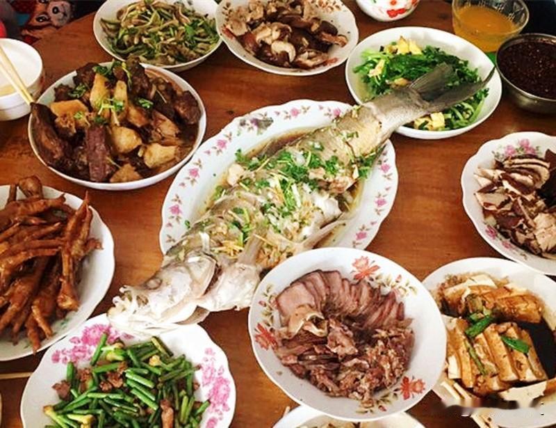 每天三餐不吃米饭只吃菜，对身体好不好得分情况。要是除了菜，还摄入土豆、馒头、红薯